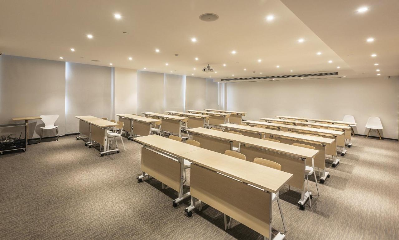 ibis Zhengzhou Longhai Road Bagian luar foto