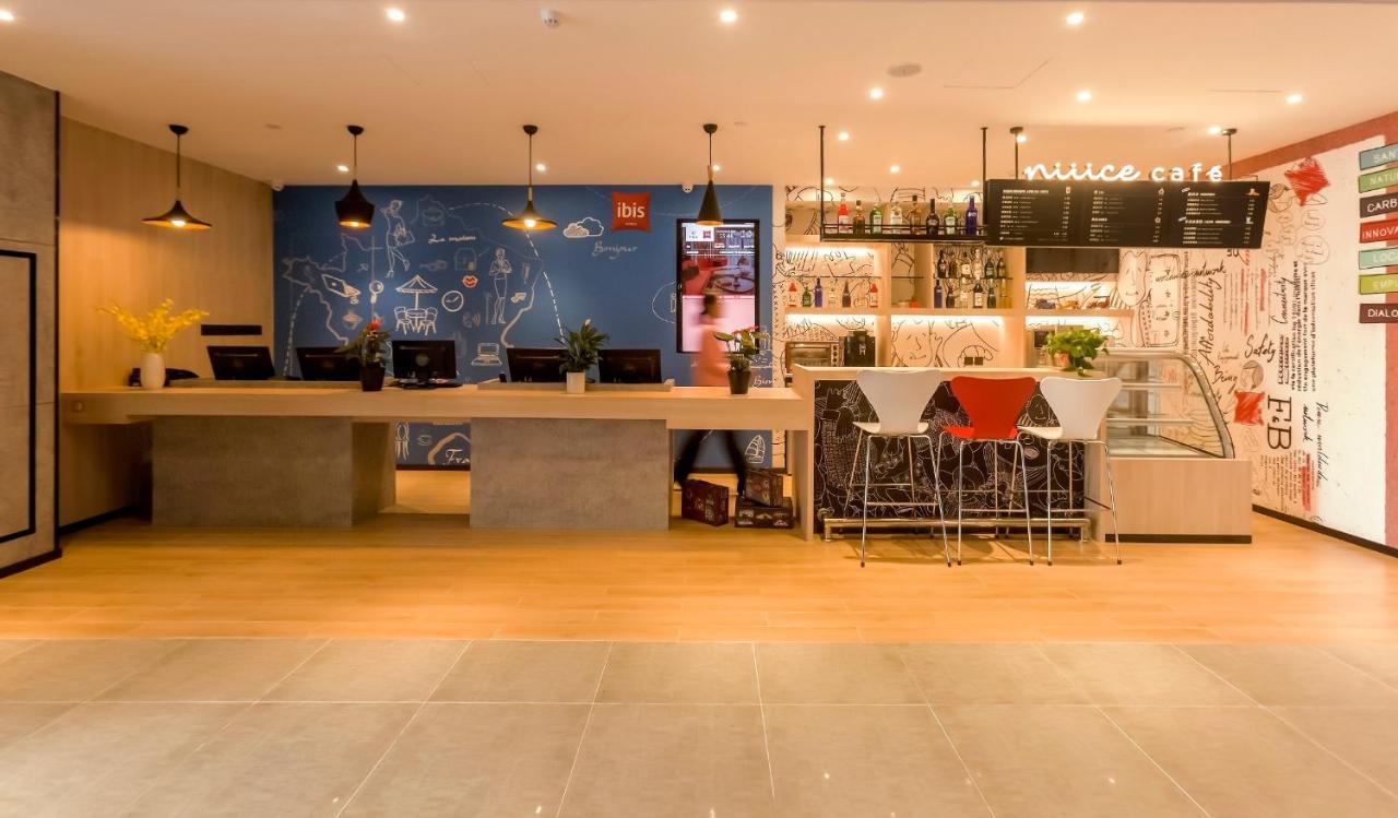 ibis Zhengzhou Longhai Road Bagian luar foto