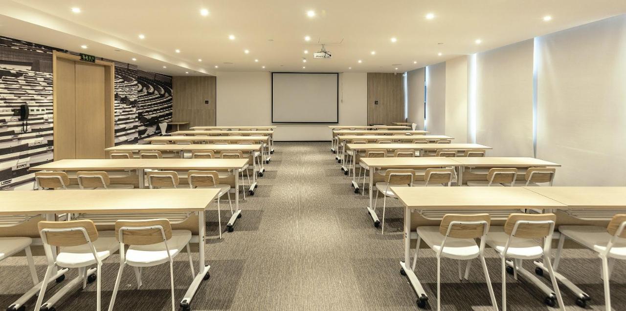 ibis Zhengzhou Longhai Road Bagian luar foto